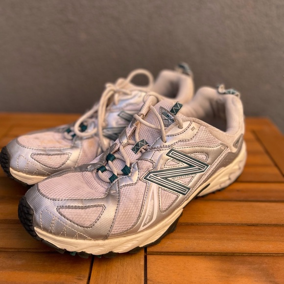 New Balance 610
Silver Metallic Reflection Green - Picture 2 of 5